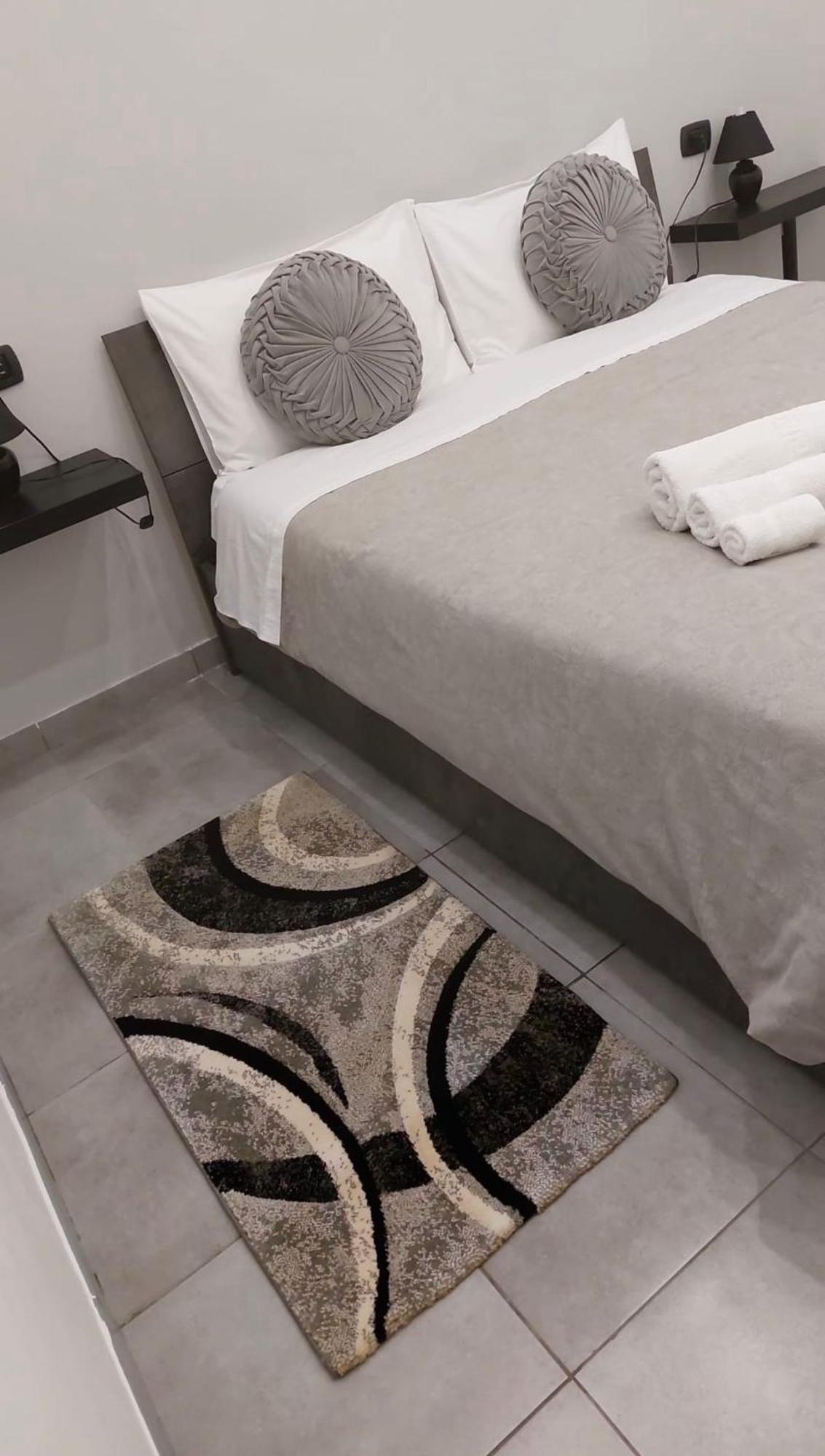 Miris Apartment Fast Comfortable Naples Airport Capodichino 25 Minutes Walk Self Check-In Exterior photo